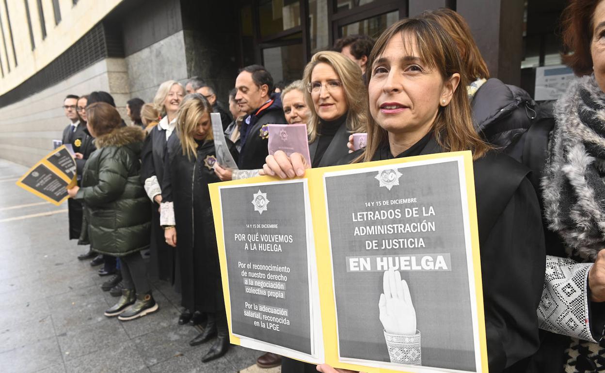 Concentración este miércoles en la sede de Angustias de los letrados de Justicia.