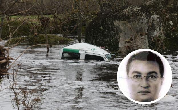 Coche del agente medioambiental encontrado en el río. 