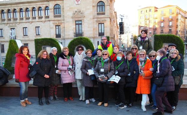 Foto de familia con los primeros participantes en los 'Paseos de Innovación'.