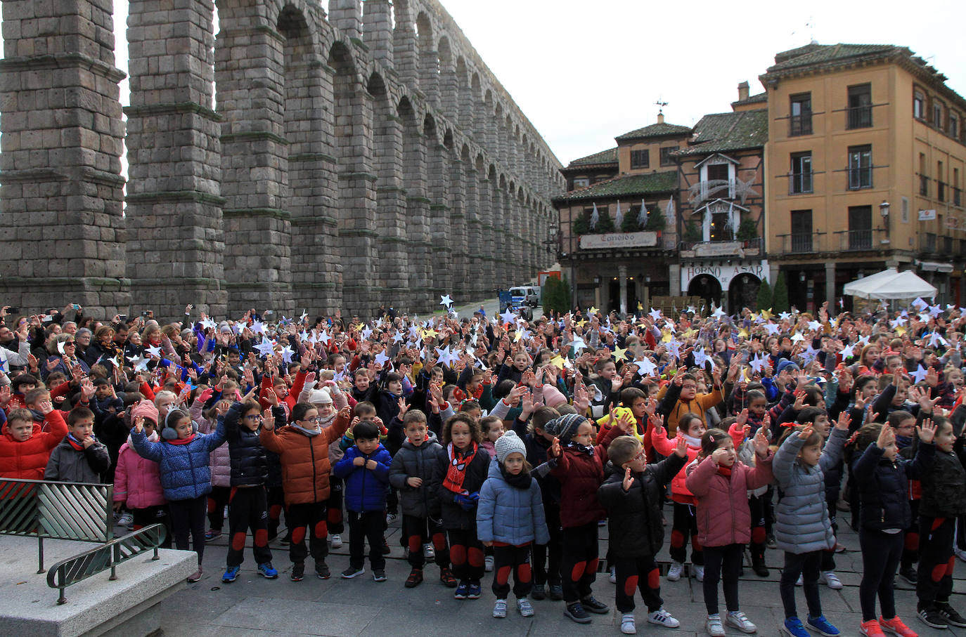 Felicitación navideña a Segovia por parte de los alumnos del Claret.