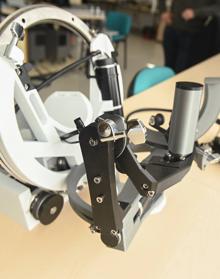 Imagen secundaria 2 - Dispositivo 'pelvictrainer' (entrenador pélvico) para la simulación y ensayo de procedimientos quirúrgicos, robot de rehabilitación de mano RobHand y robot de rehabilitación de los movimientos de muñeca M3Rob.