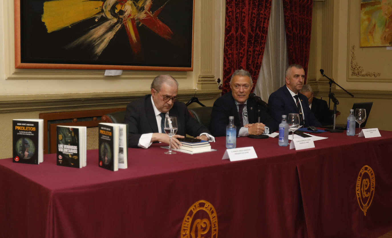 Fotos: La lucha de la Guardia Civil contra ETA, de Juan José Mateos