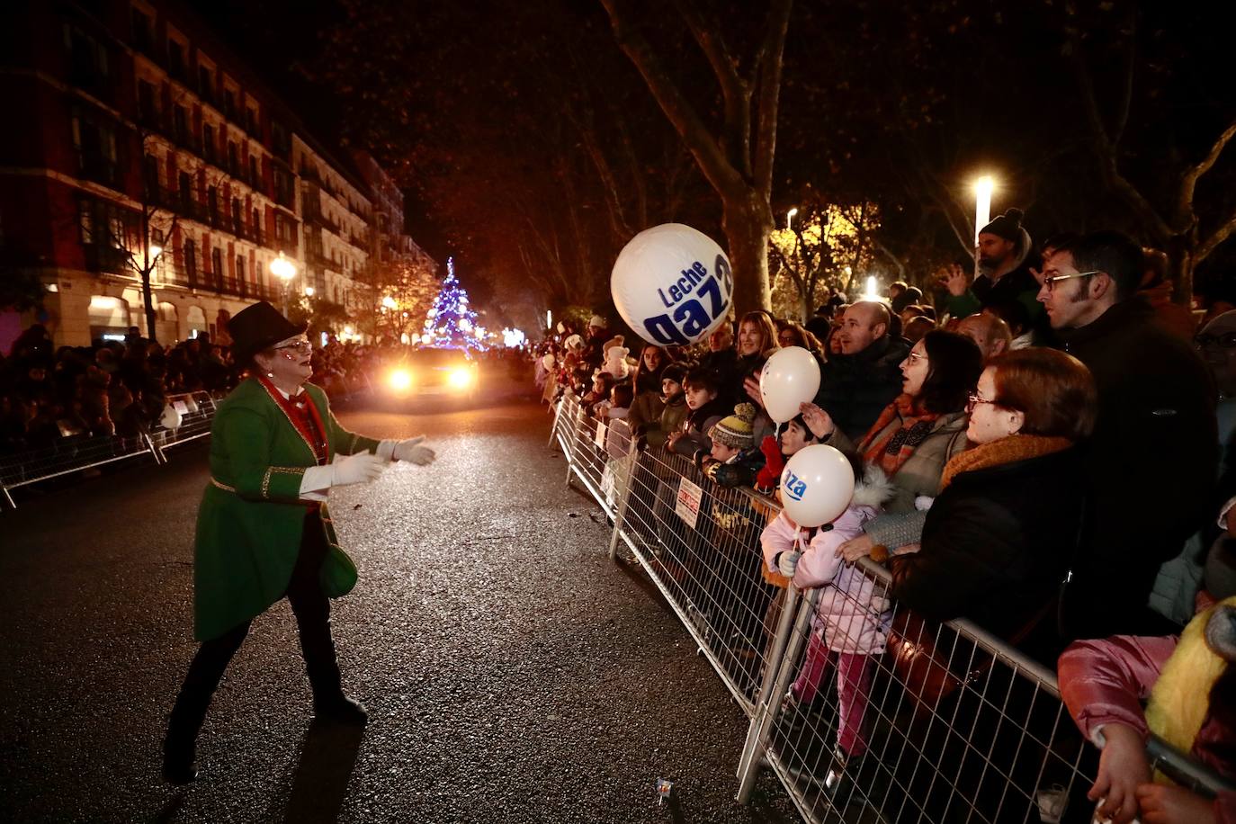 Fotos: Papá Noel llena de ilusión las calles de Valladolid