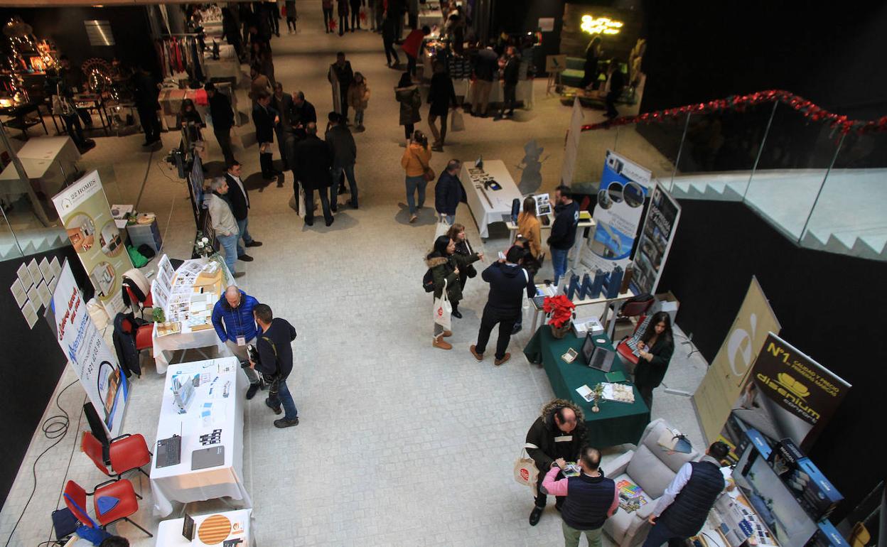 Feria de emprendimiento celebrada en el campus María Zambrano de Segovia.