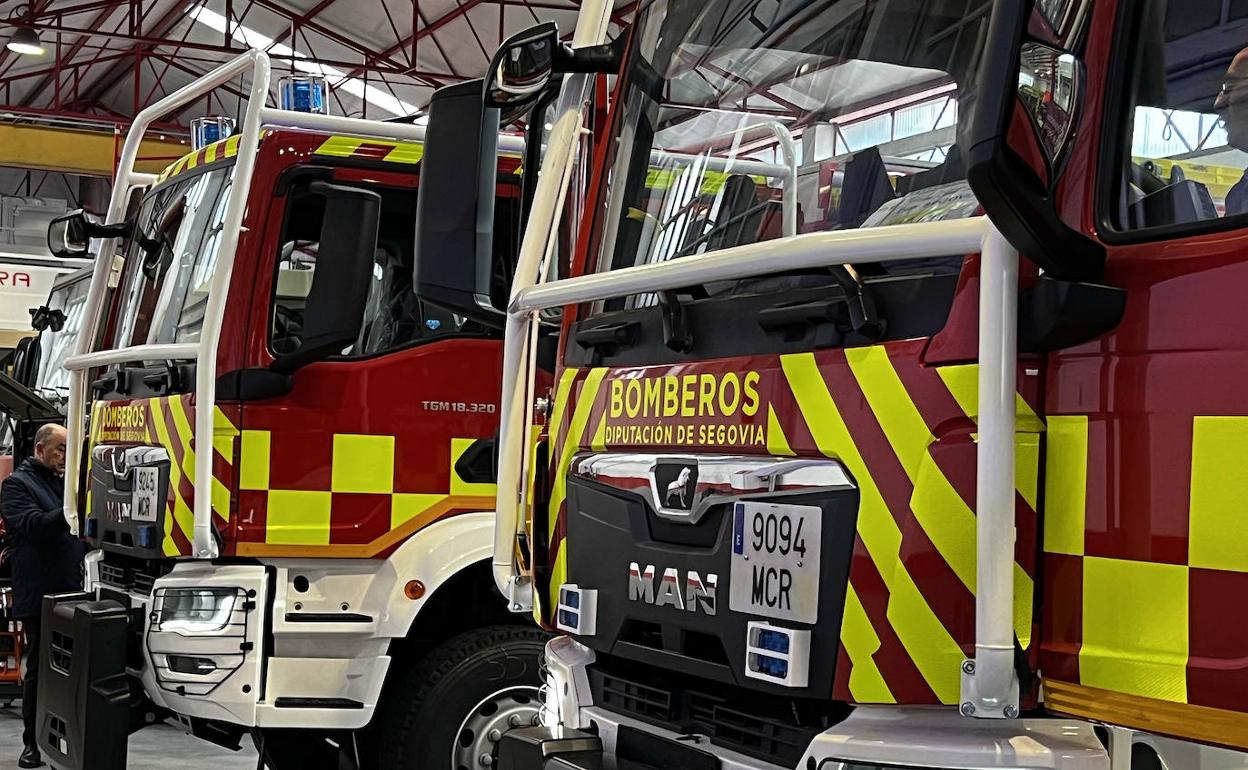 Dos de los camiones del servicio de bomberos de la Diputación de Segovia.