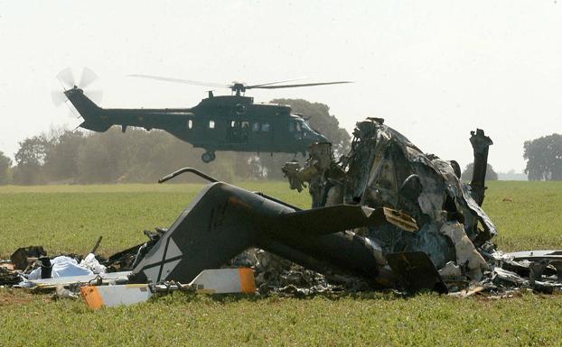 Helicóptero accidentado en Villanueva de los Infantes en 2003.