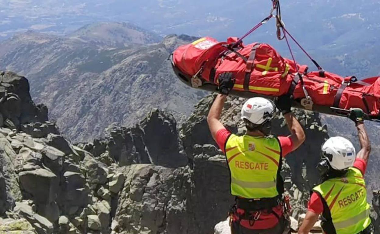 Rescate de un montañero accidentado en el Pico Almanzor, en la sierra abulense de Gredos.