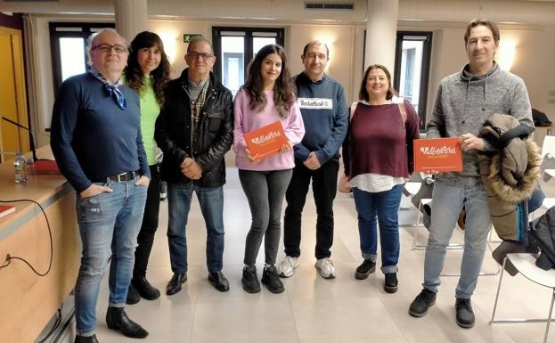 Los autores del libro, con responsables de empresas de rotulación de Valladolid. 
