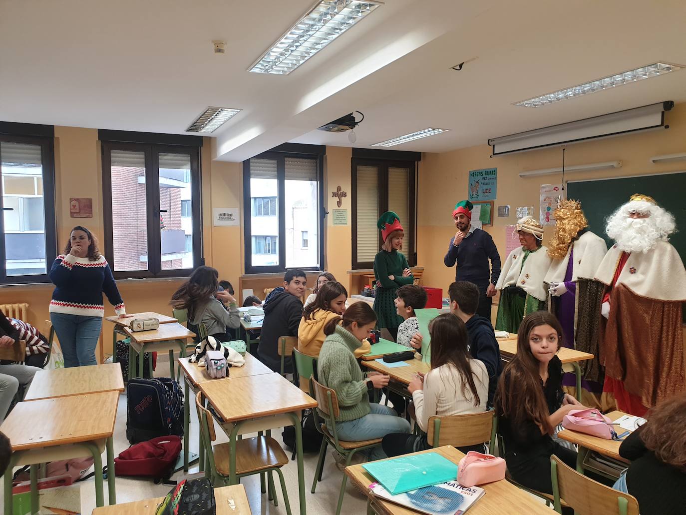 Sus Majestades de Oriente visitaron el jueves el colegio Teresianas 