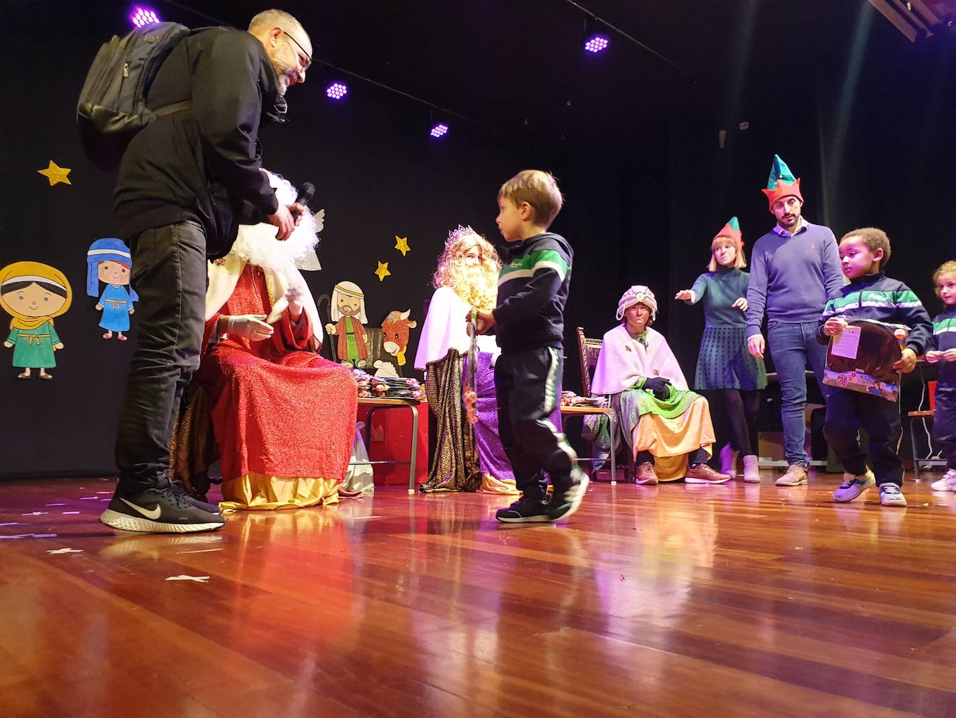 Sus Majestades de Oriente visitaron el jueves el colegio Teresianas 