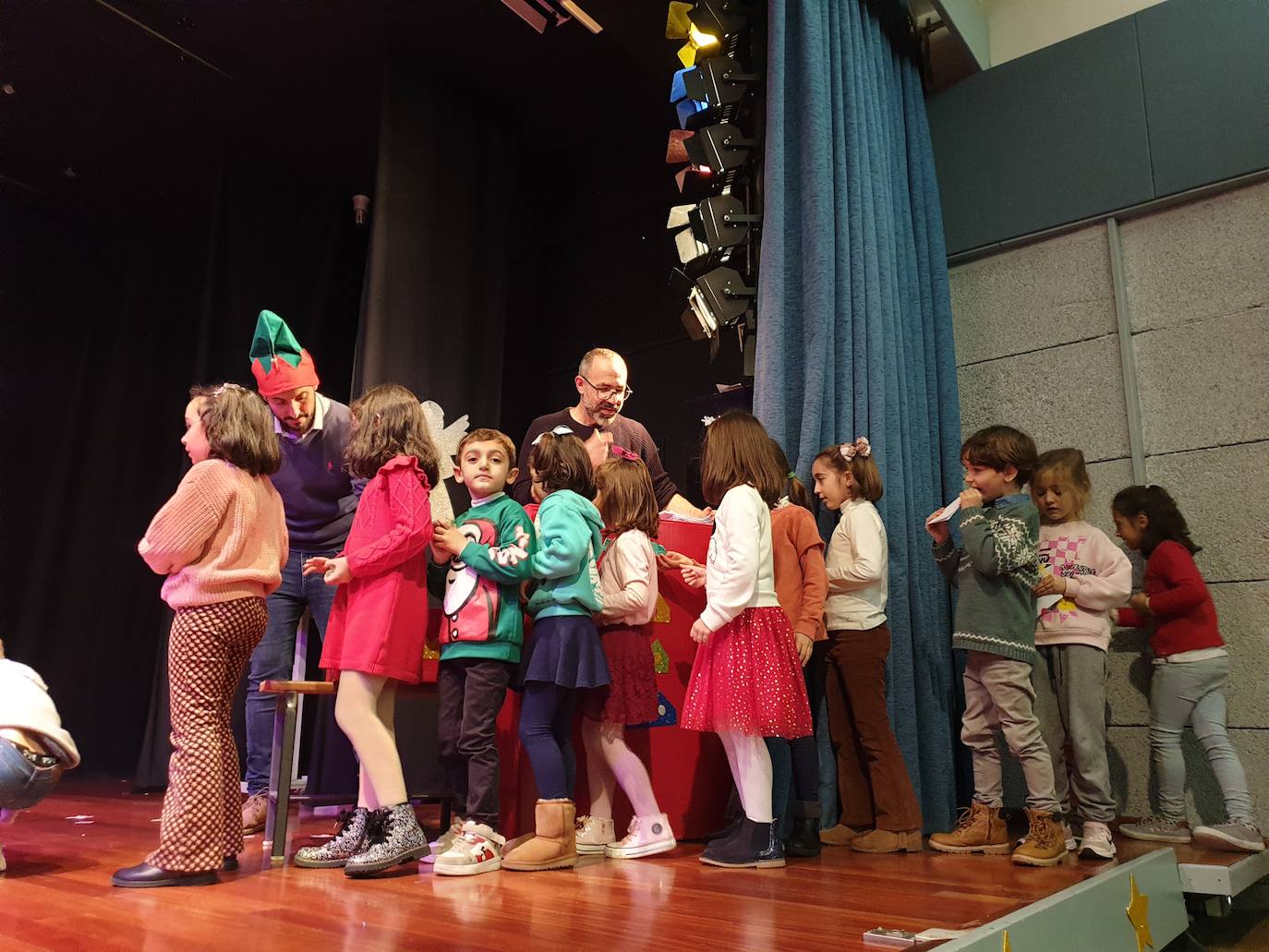 Sus Majestades de Oriente visitaron el jueves el colegio Teresianas 