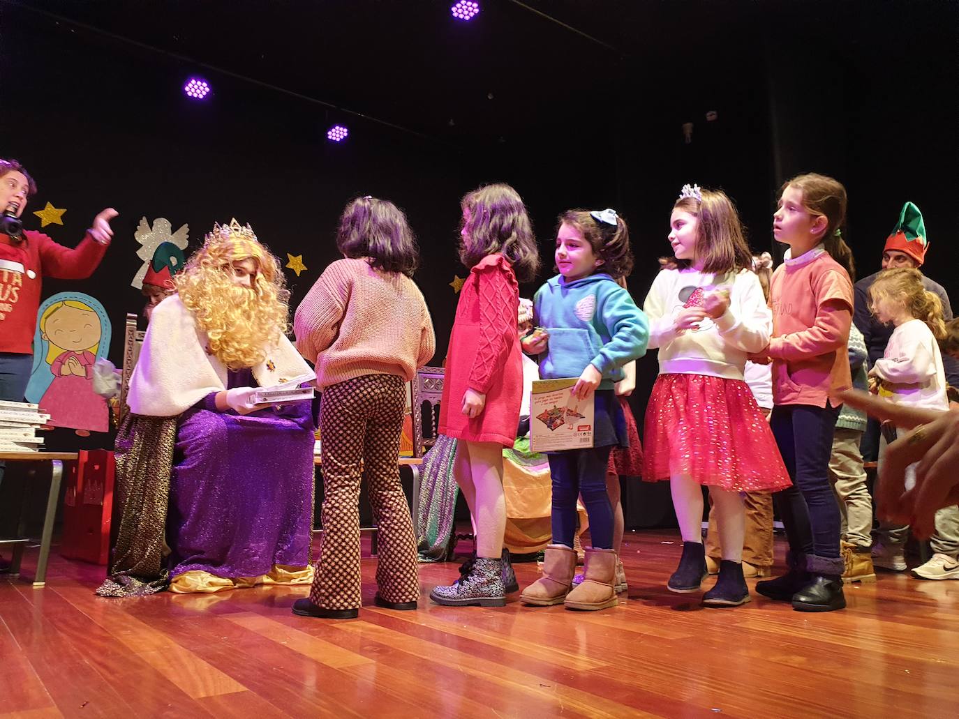 Sus Majestades de Oriente visitaron el jueves el colegio Teresianas 
