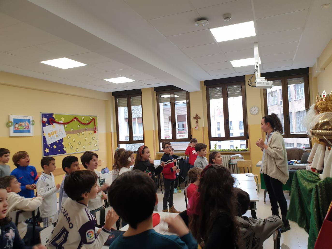 Sus Majestades de Oriente visitaron el jueves el colegio Teresianas 