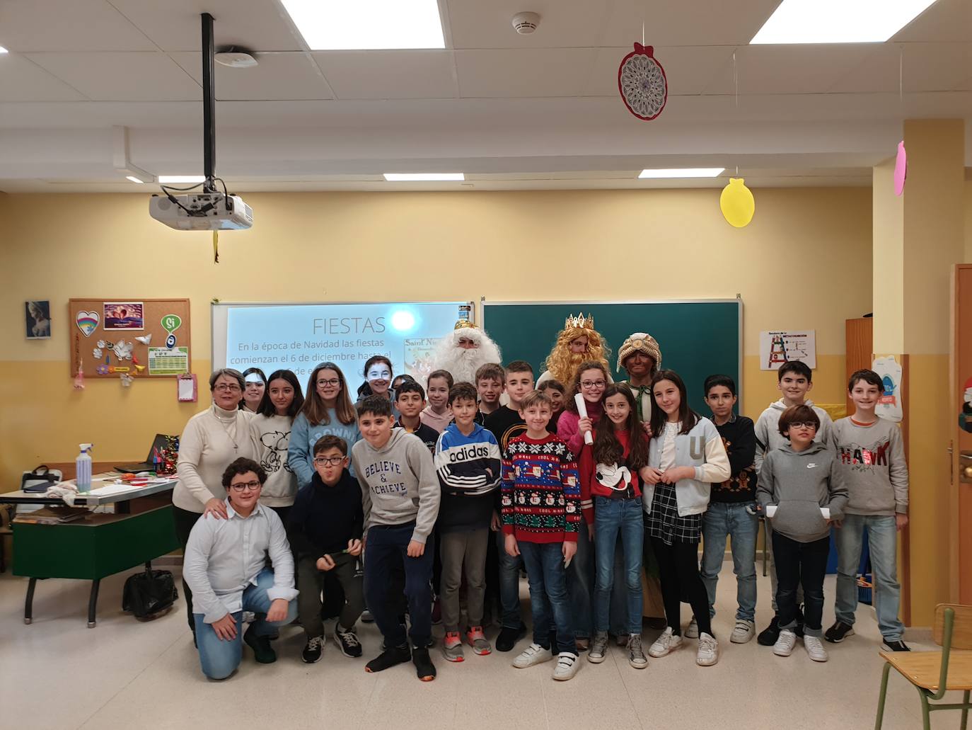 Sus Majestades de Oriente visitaron el jueves el colegio Teresianas 