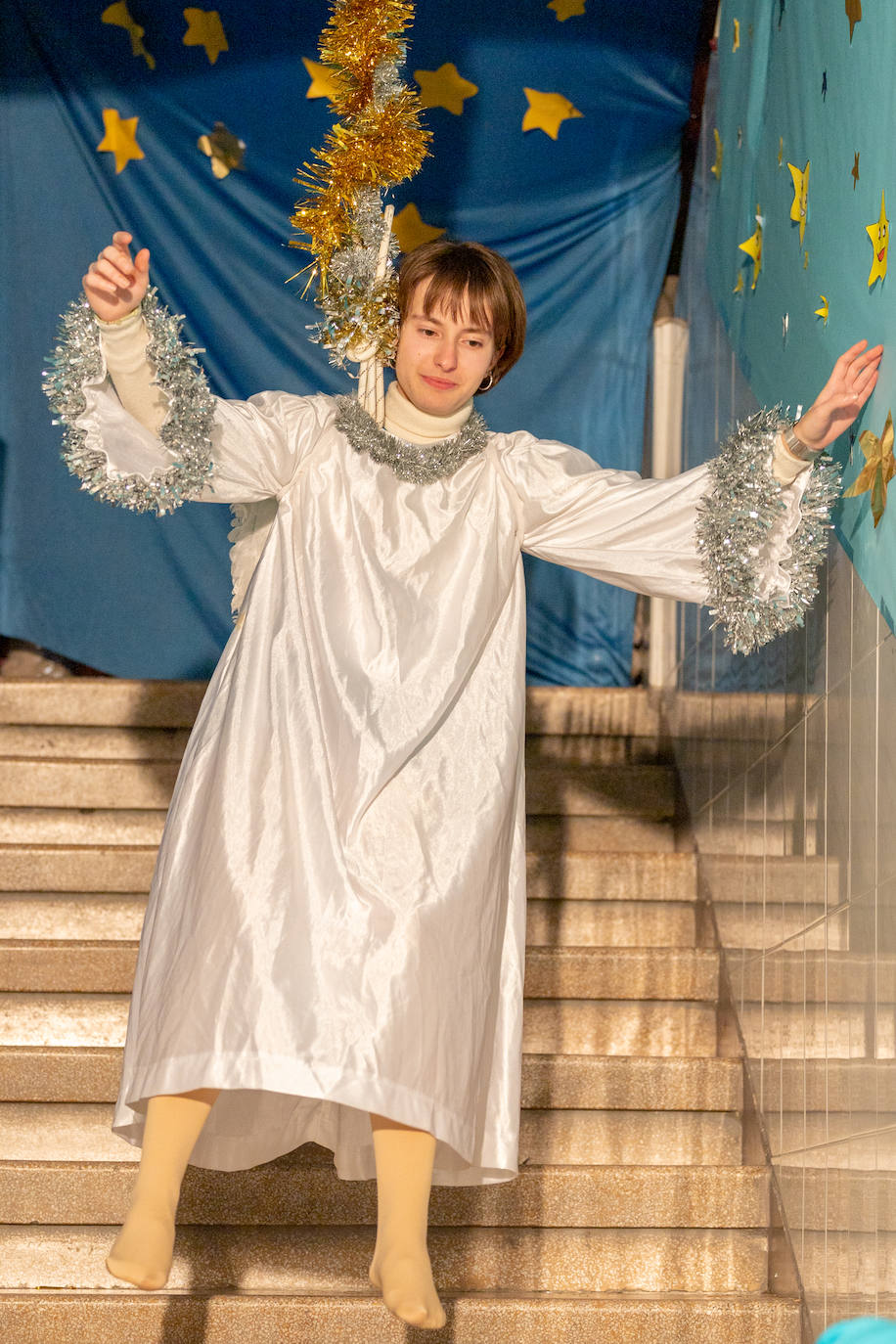 Alumnos, profesores y padres se han volcado en la preparación del belén viviente 