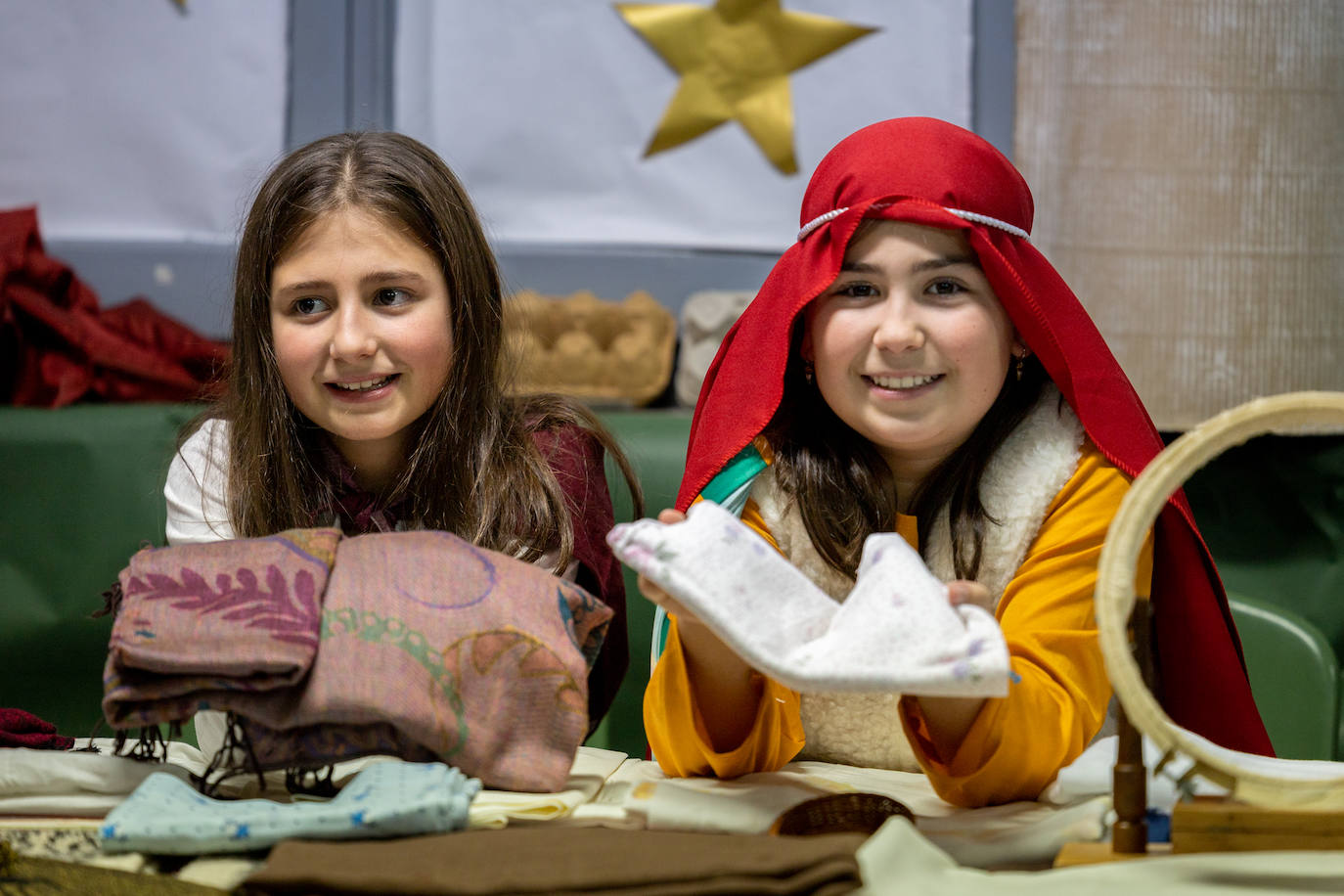 Alumnos, profesores y padres se han volcado en la preparación del belén viviente 