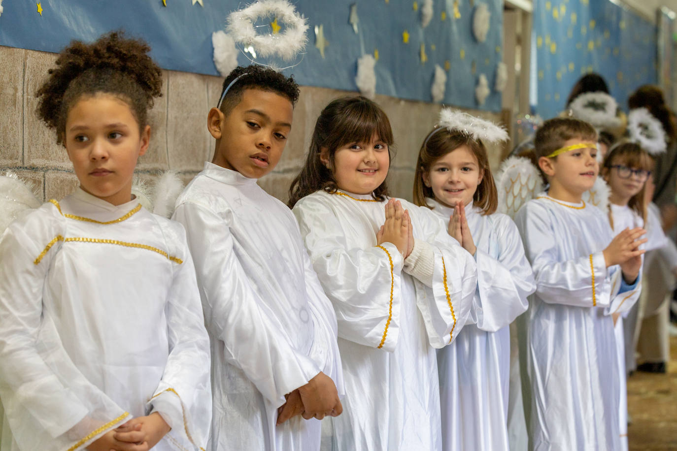 Alumnos, profesores y padres se han volcado en la preparación del belén viviente 