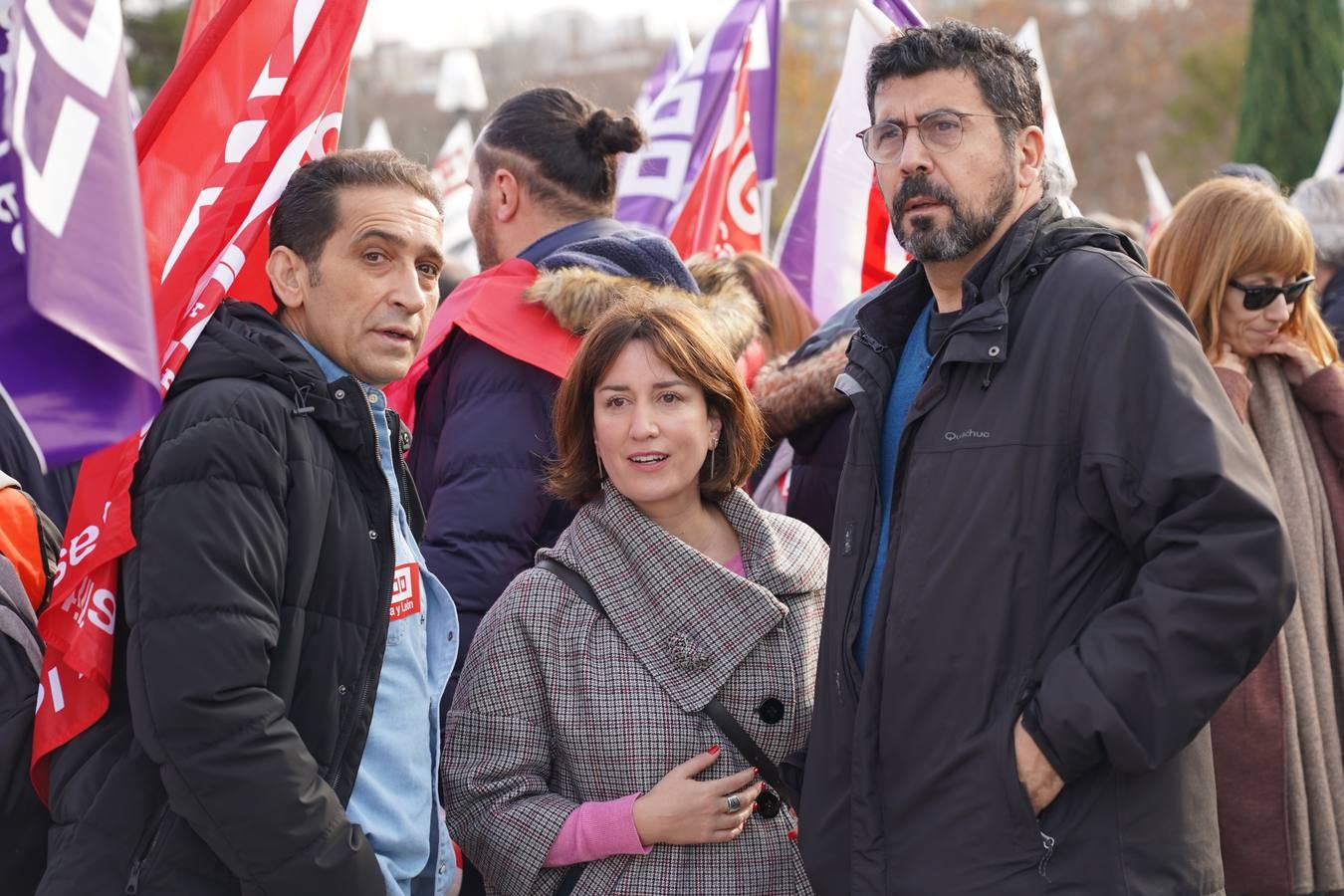 Fotos: Protesta a las puertas de las Cortes contra los presupuestos de la Junta