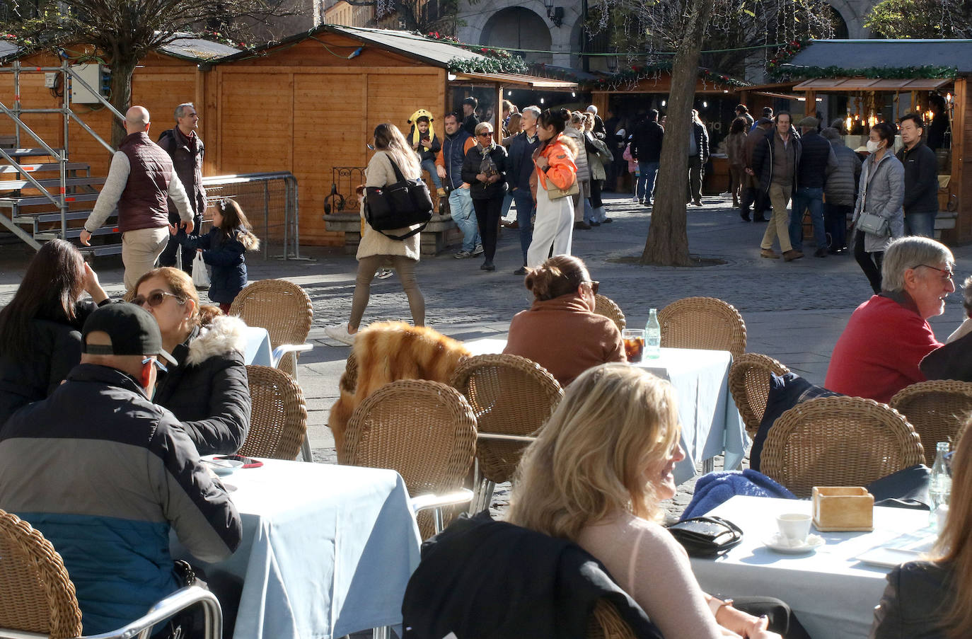 Ambiente navideño en las calles de Segovia.