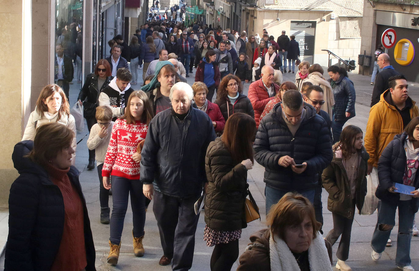 Ambiente navideño en las calles de Segovia.