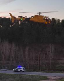 Imagen secundaria 2 - Servicios de emergencia y Guardia Civil, en el lugar de los hechos.