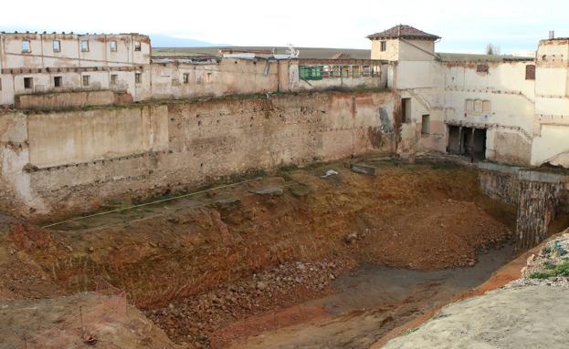 La aparición de roca a menor cota de lo previsto paraliza la obra del Cervantes