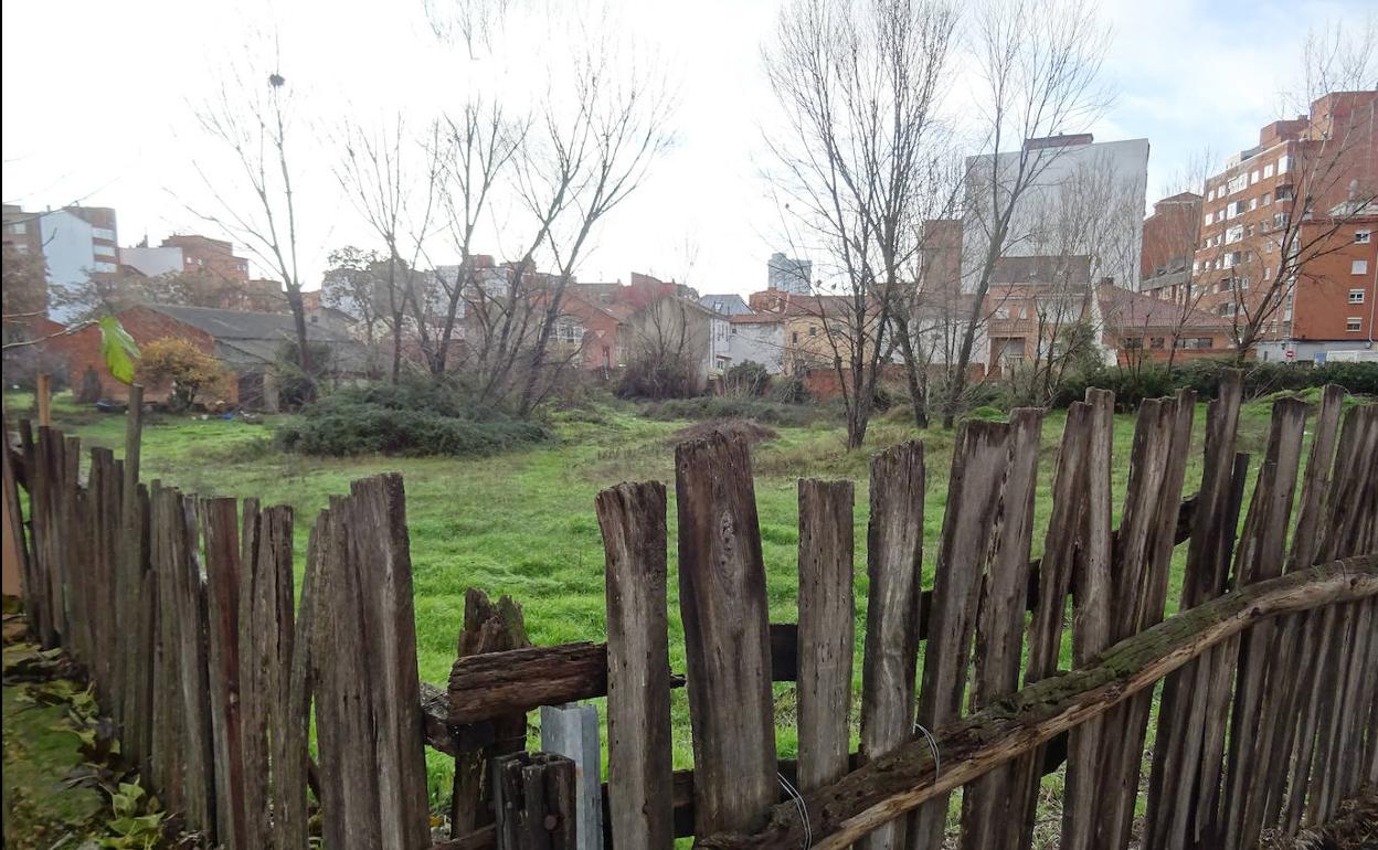 Terrenos del aserradero entre las calles Júpiter y Villanubla. 