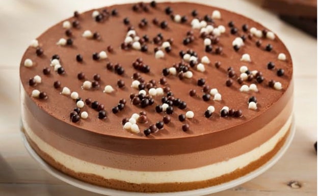 Receta de tarta de tres chocholates, clásica y sencilla