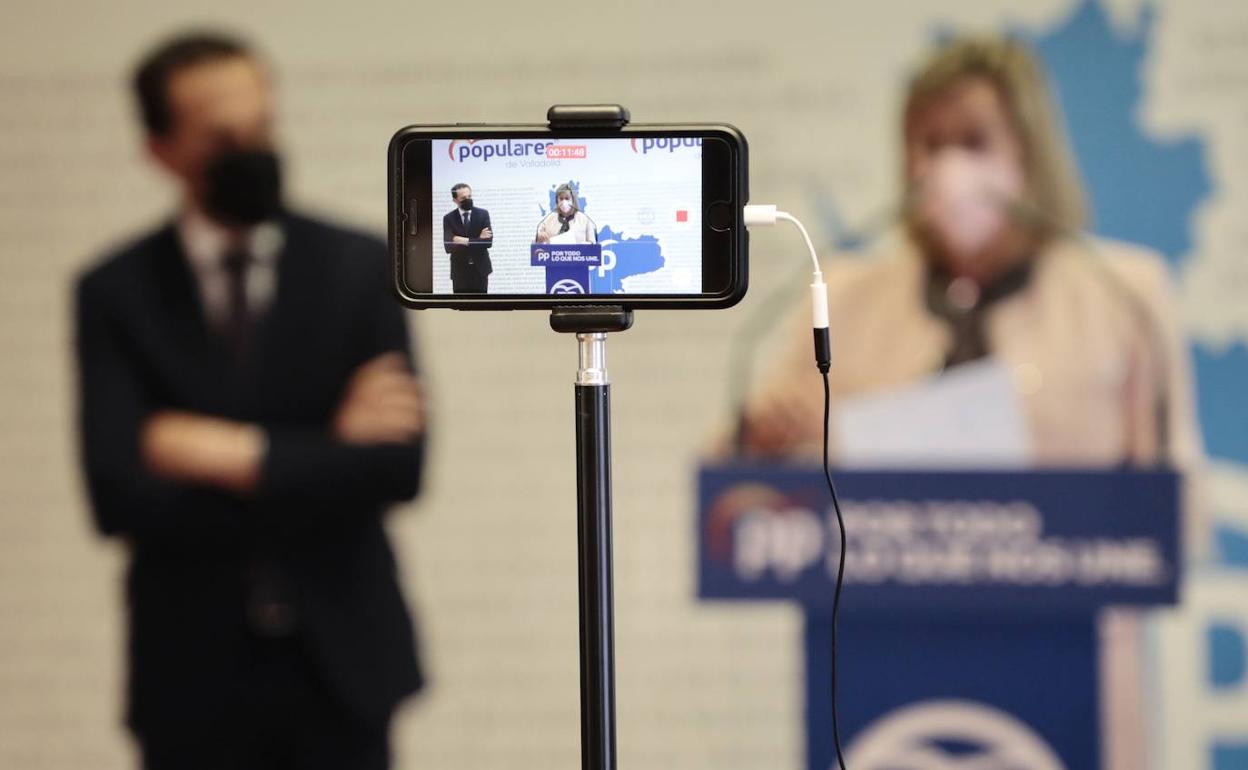 Conrado Íscar y Pilar del Olmo, en una rueda de prensa anterior. 