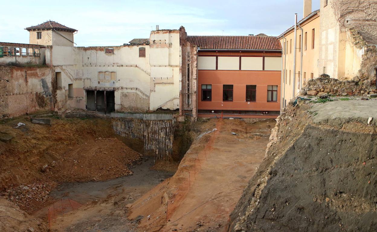 Estado de la parcela donde se acomete la reconstrucción del teatro Cervantes.