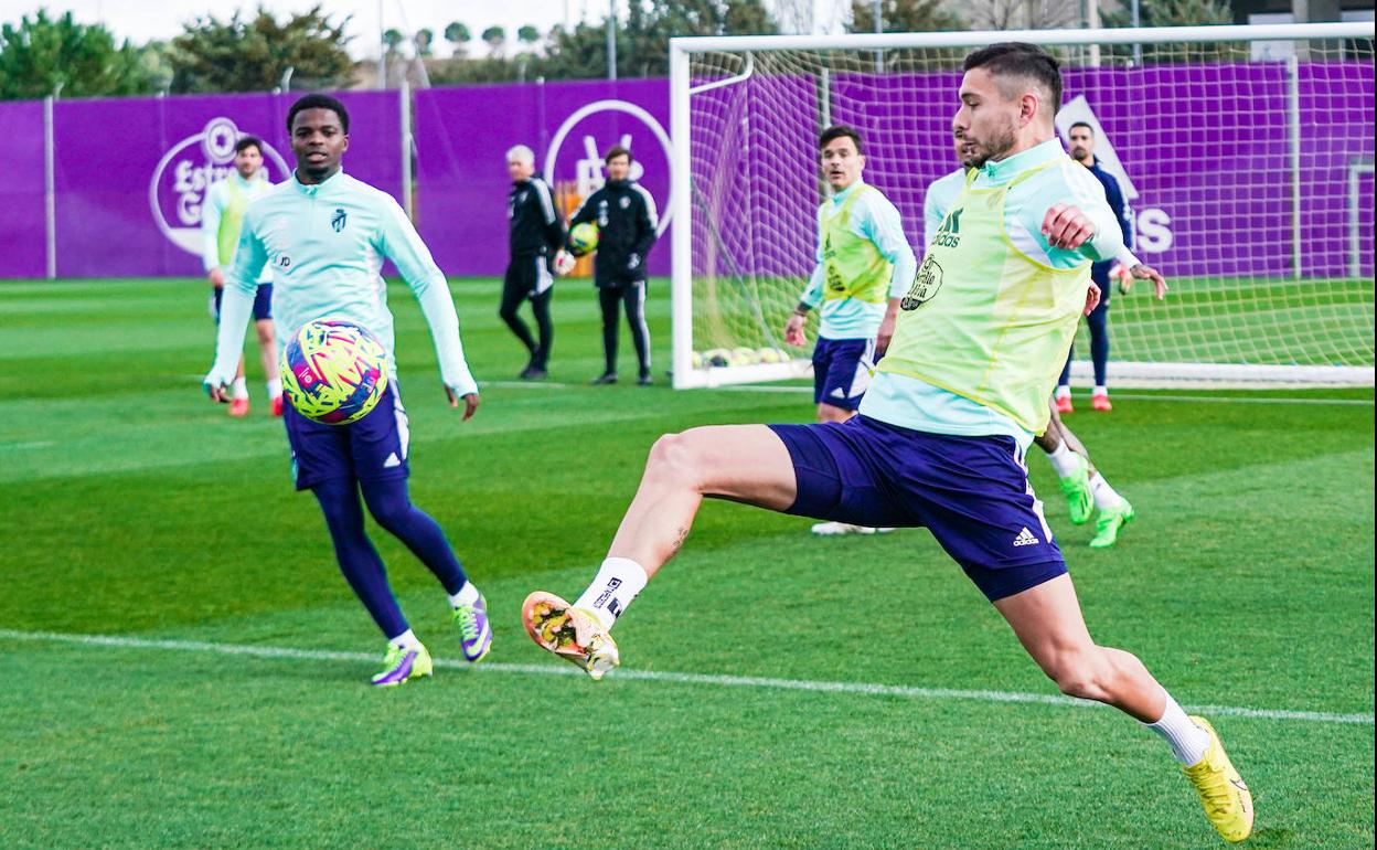 Javi Sánchez y Malsa, durante el entrenamiento de este jueves en los Anexos. 