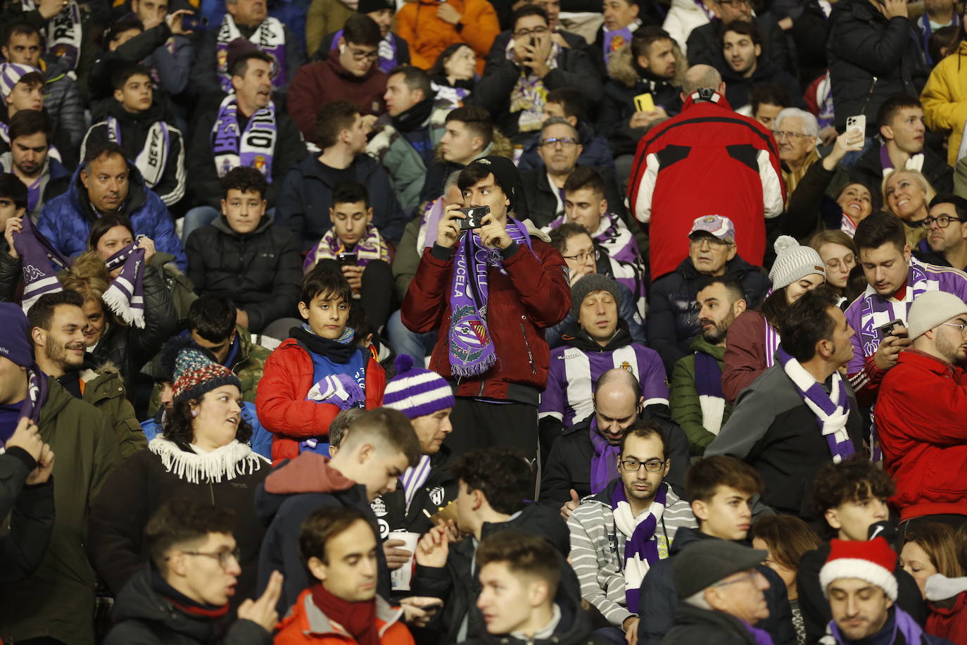 Fotos: Búscate en la grada de Zorrilla (4/5)