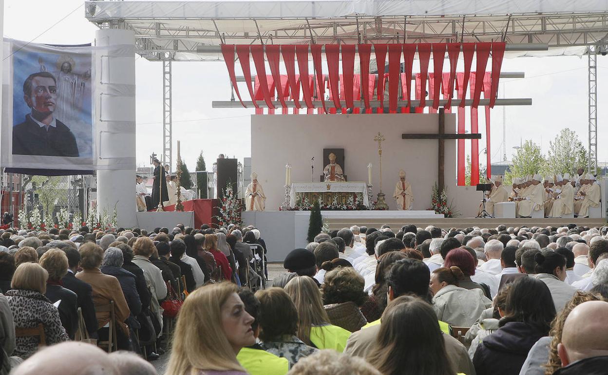 Beatificación del Padre Hoyos en abril de 2018 en el Paseo Central del Campo Grande de Valladolid 