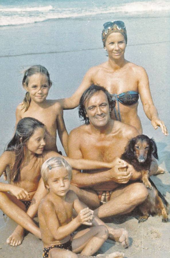 Félix Rodríguez de la Fuente con su familia.