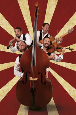 Delante, Ximo Clemente e Iván Artaraz, con violín; detrás, Yosu Ramajo y Jesús Enrique Cuadrado.