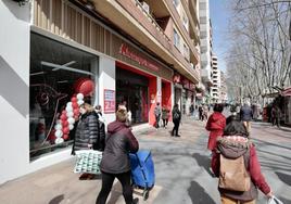 La tienda del Paseo de Zorrilla, abierta ya hoy como Alcampo.