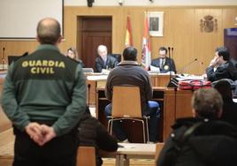 El cazador condenado, durante una sesión en el juicio.