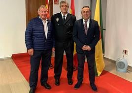 Julio César Merino Pérez, en el centro, con el exalcalde con Antonio Martín y el actual regidor, Alfonso Romo.