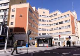 El quiosco de la calle San Blas, que cerrará el día 31 para favorecer las obras en la entrada del Hospital Recoletas Felipe II.