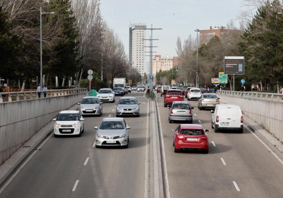 Los coches circulan ya con normalidad por los carriles del túnel que discurren hacia Parquesol.