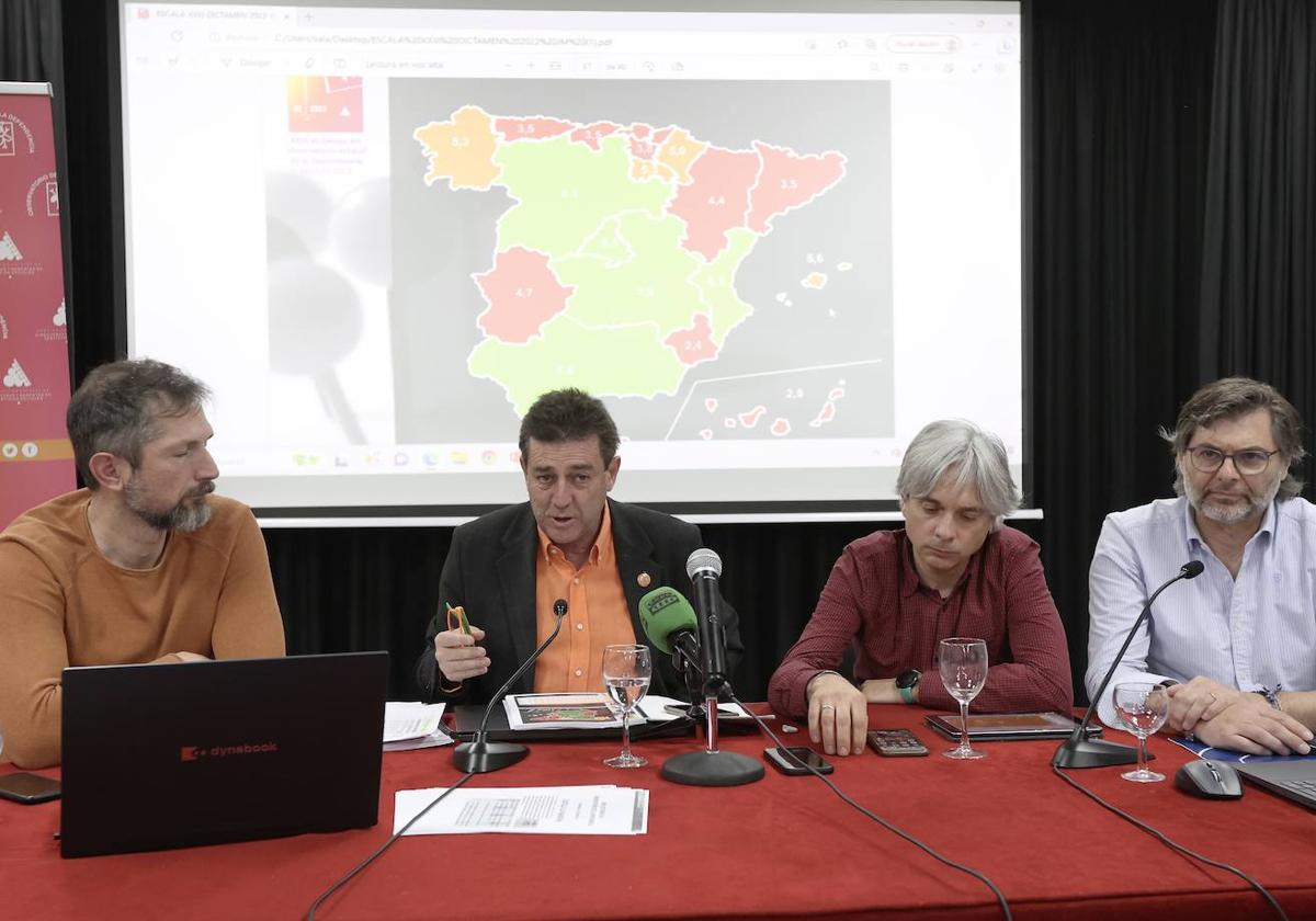 José Manuel Ramírez, segundo por la izquierda, en la presentación del dictamen en Madrid.