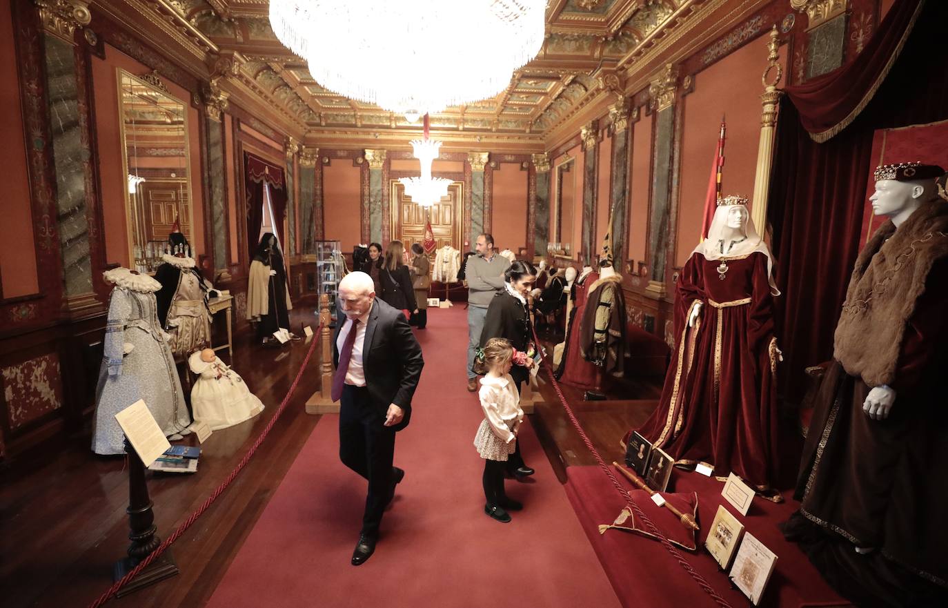 La exposición &#039;Vestir a la española&#039;, en imágenes