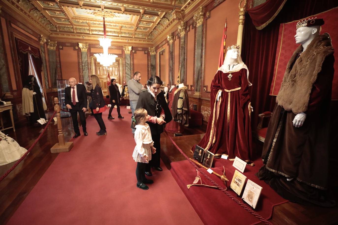 La exposición &#039;Vestir a la española&#039;, en imágenes