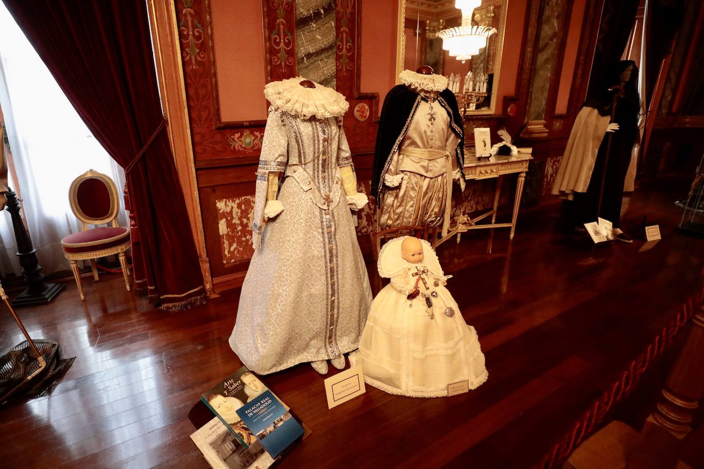 La exposición &#039;Vestir a la española&#039;, en imágenes