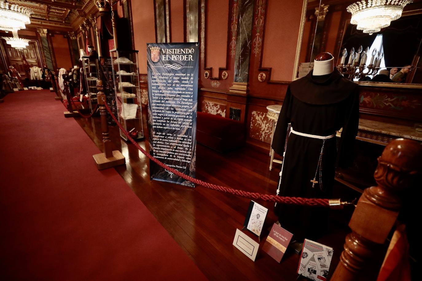 La exposición &#039;Vestir a la española&#039;, en imágenes