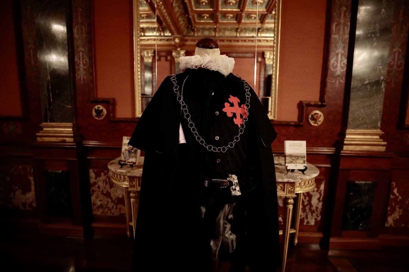 La exposición &#039;Vestir a la española&#039;, en imágenes