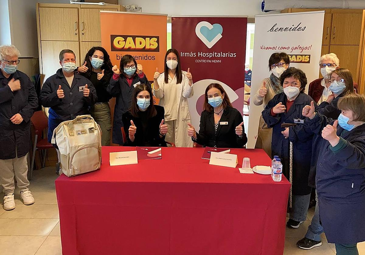 Asistentes a la renovación del convenio de Gadisa e I. Hospitalarias.