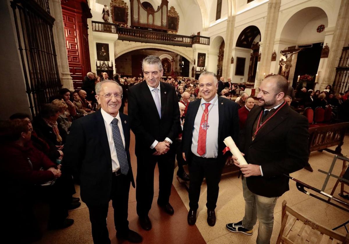 Feliciano Trebolle, Enrique Gutiérrez, Pablo Ruiz Alejos y Álvaro Gimeno, en la Iglesia de Santiago.