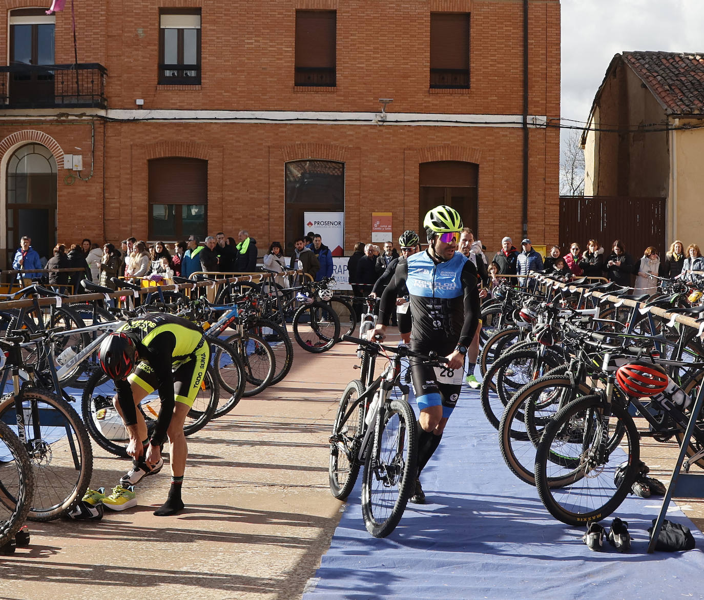 Medio centenar de participantes en el Duatlón de Villasarracino