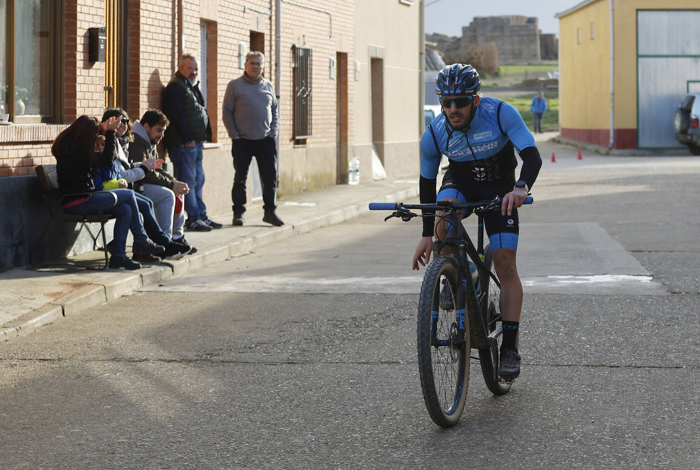 Medio centenar de participantes en el Duatlón de Villasarracino